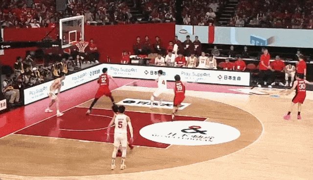 乐鱼官网-狂吹中国技犯违体 日本主场哨离谱！杨毅：无法无天